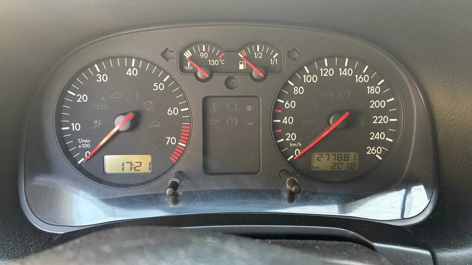 VW Golf Golf 4 1, 6 SR 101 к.с 74 КW - изображение 4