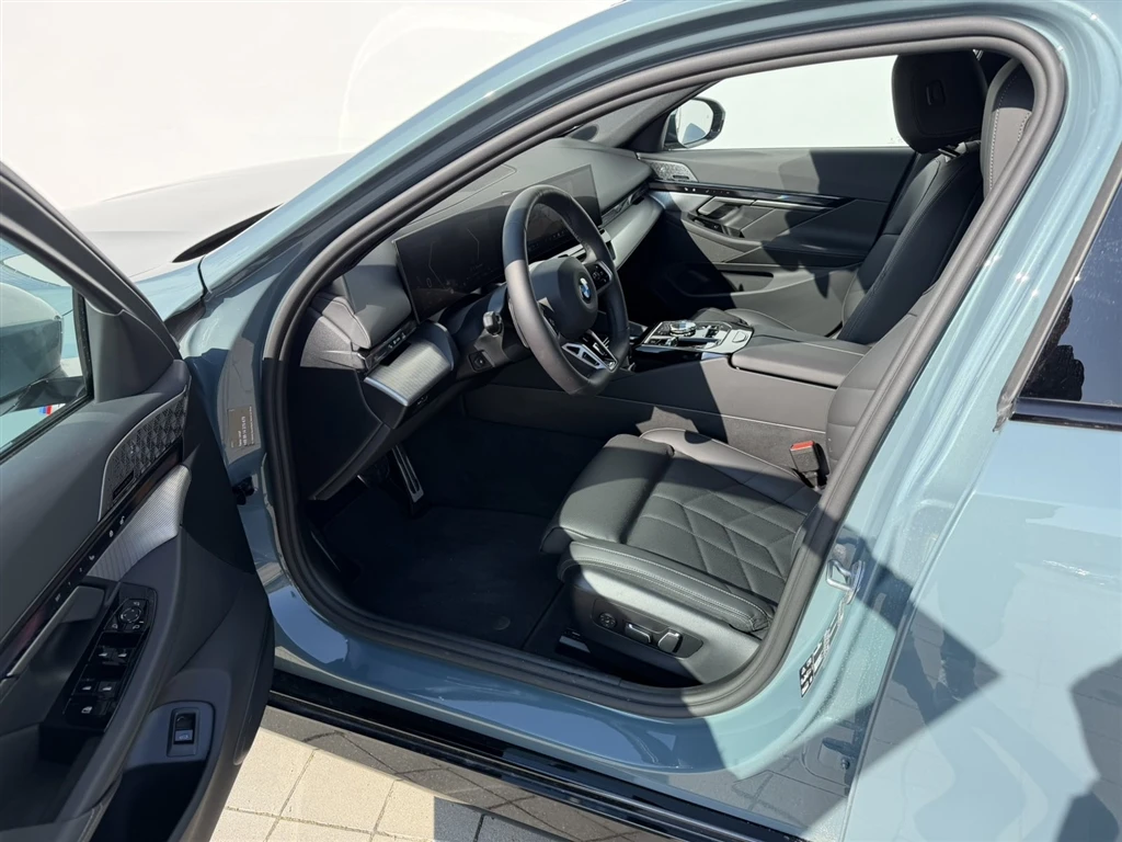 BMW 540 xDrive Touring, снимка 8 - Автомобили и джипове - 53976713