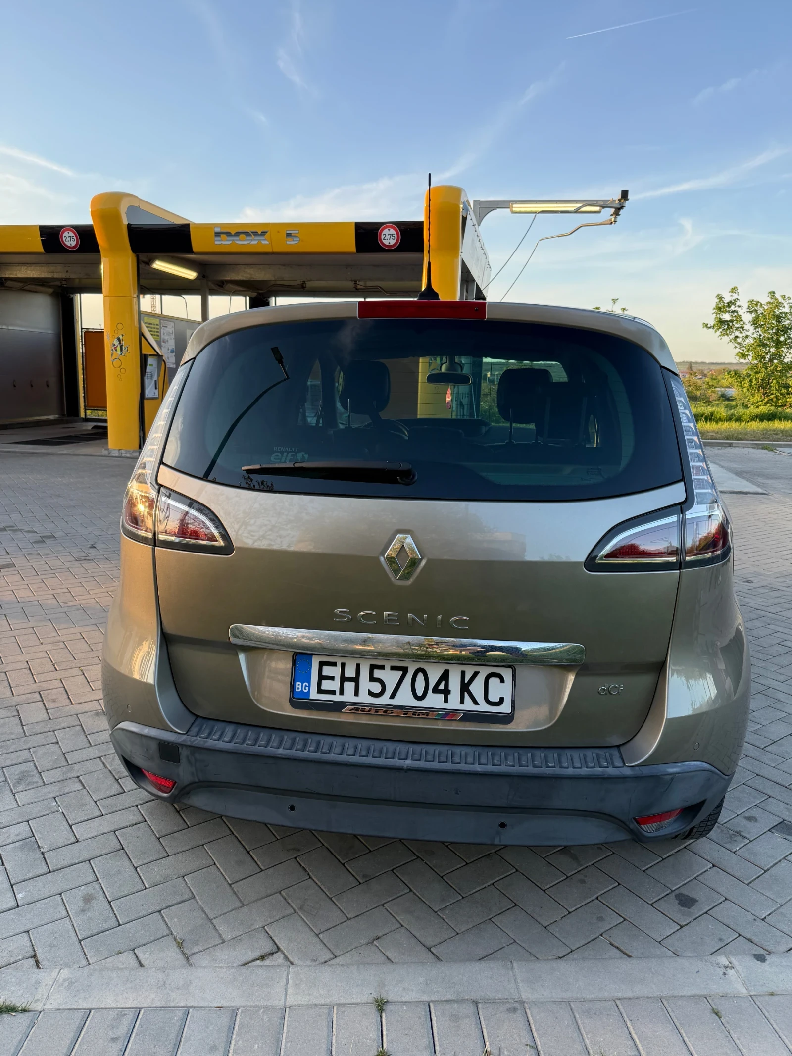 Renault Scenic, снимка 6 - Автомобили и джипове - 54356598