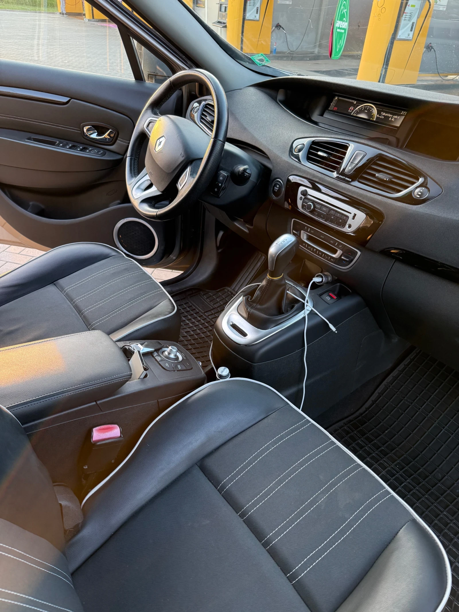 Renault Scenic, снимка 10 - Автомобили и джипове - 54356598