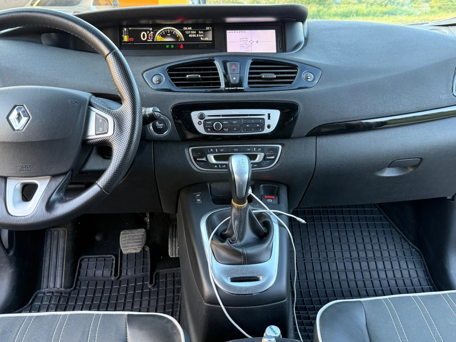 Renault Scenic, снимка 15 - Автомобили и джипове - 54356598