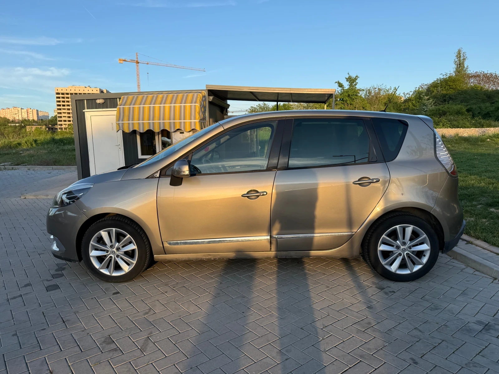 Renault Scenic, снимка 5 - Автомобили и джипове - 54356598