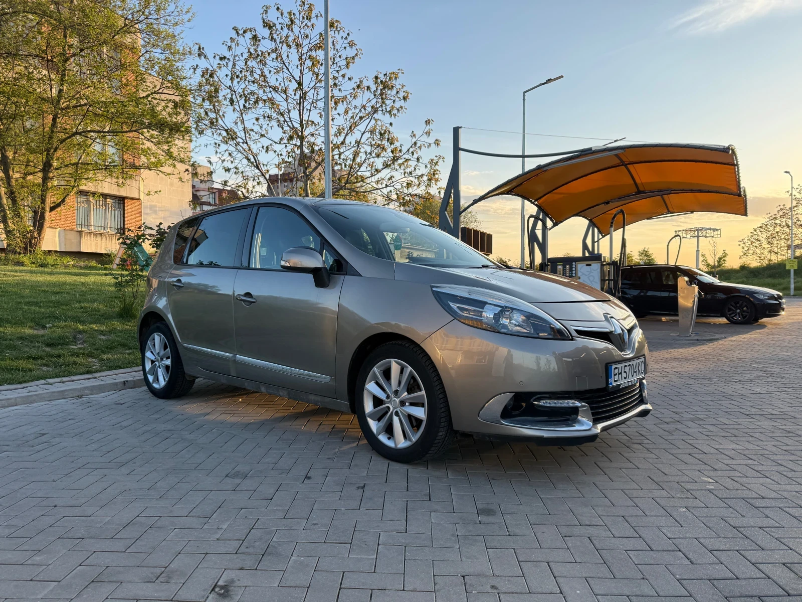 Renault Scenic, снимка 2 - Автомобили и джипове - 54356598