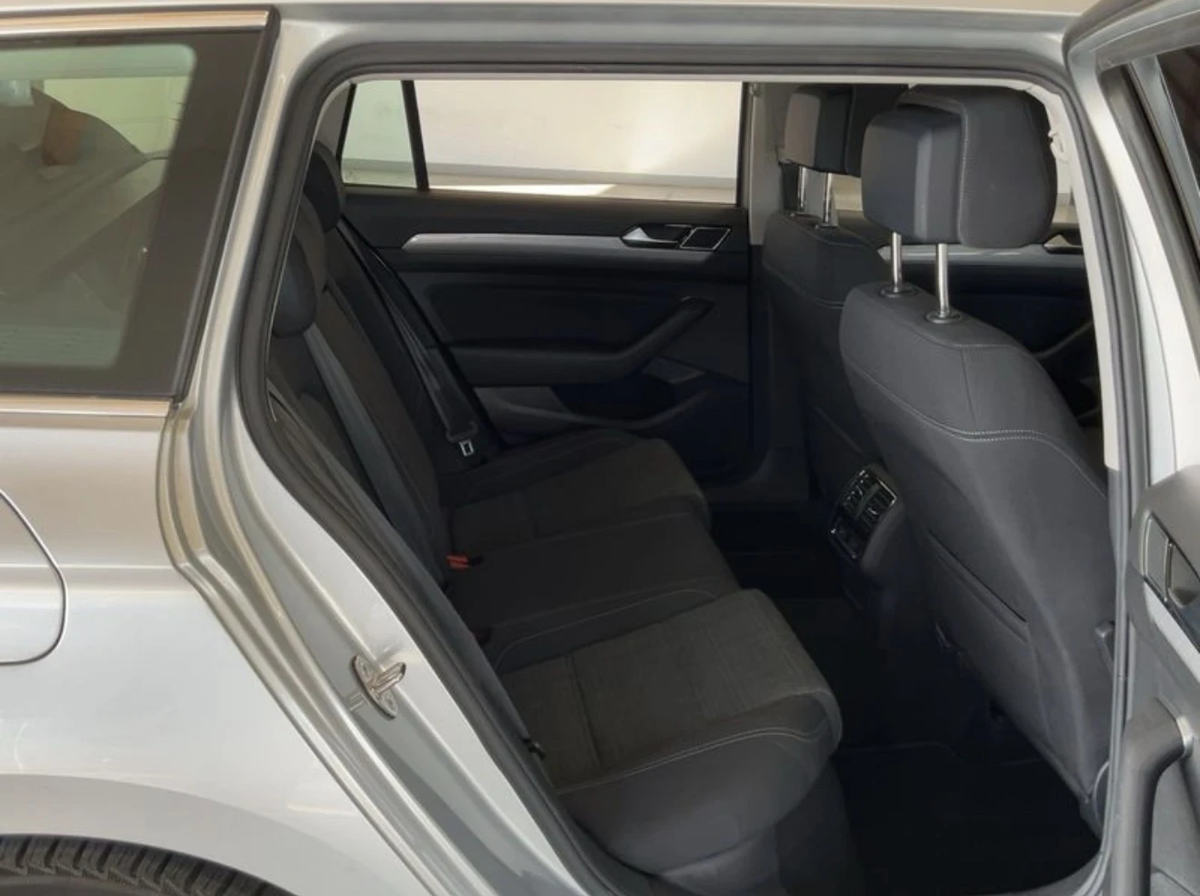 VW Passat Фейслифт 2.0tdi 150hp 6 скорости 2020, снимка 13 - Автомобили и джипове - 54650033