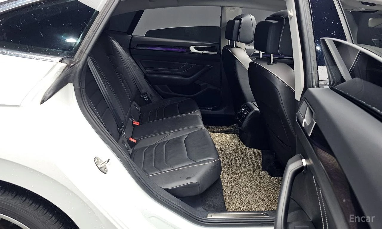 VW Arteon 2.0 TDI Prestige* DISTRONIC* МАСАЖ* 360* ХЕДЪП* , снимка 15 - Автомобили и джипове - 55452011