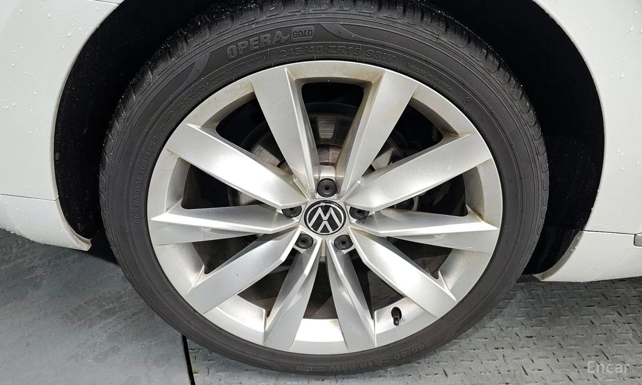VW Arteon 2.0 TDI Prestige* DISTRONIC* МАСАЖ* 360* ХЕДЪП* , снимка 5 - Автомобили и джипове - 55452011