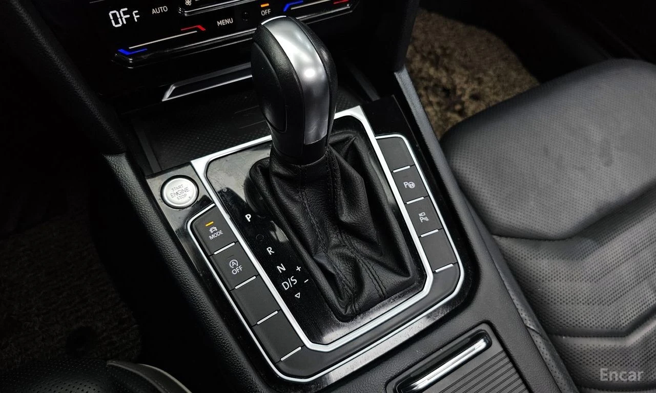 VW Arteon 2.0 TDI Prestige* DISTRONIC* МАСАЖ* 360* ХЕДЪП* , снимка 14 - Автомобили и джипове - 55452011