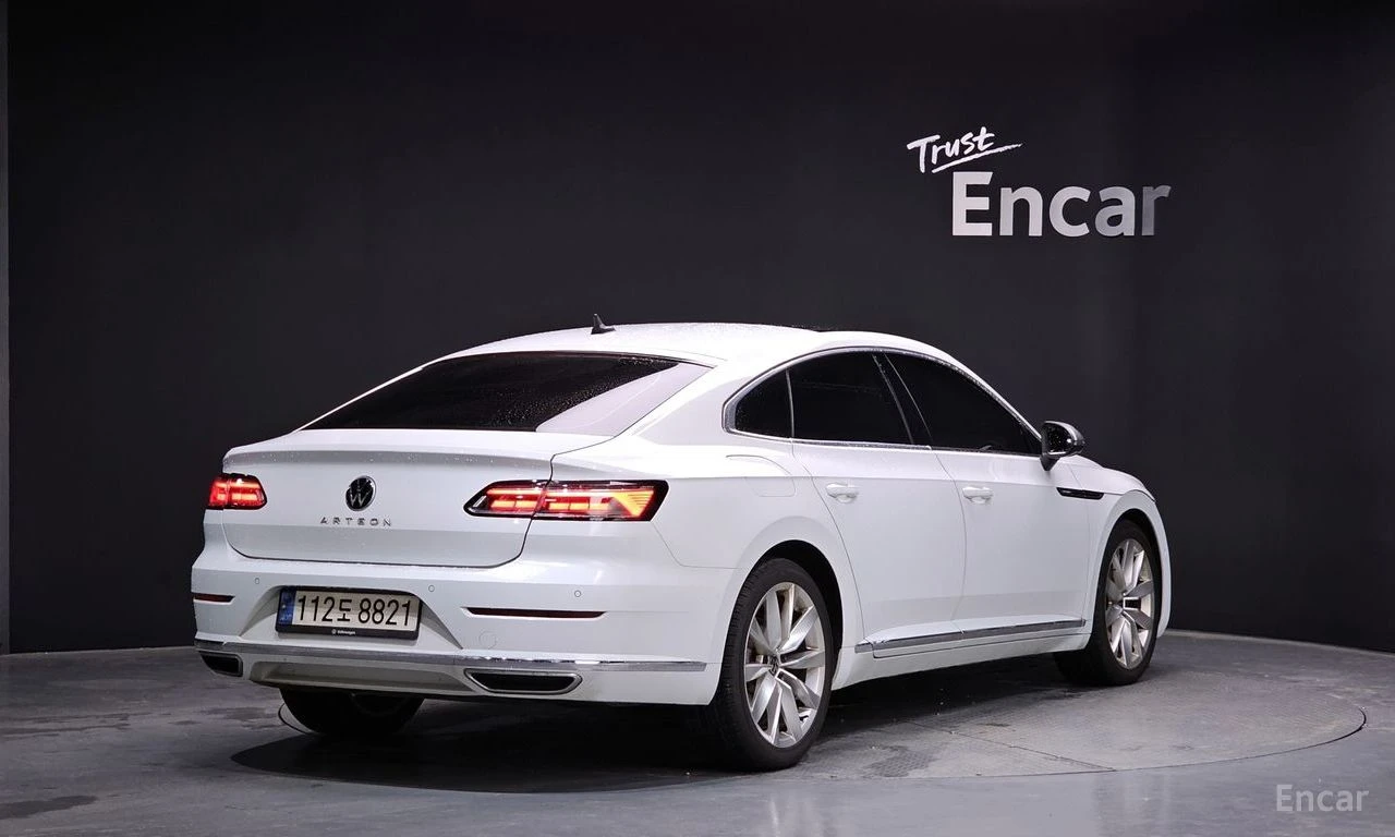 VW Arteon 2.0 TDI Prestige* DISTRONIC* МАСАЖ* 360* ХЕДЪП* , снимка 3 - Автомобили и джипове - 55452011
