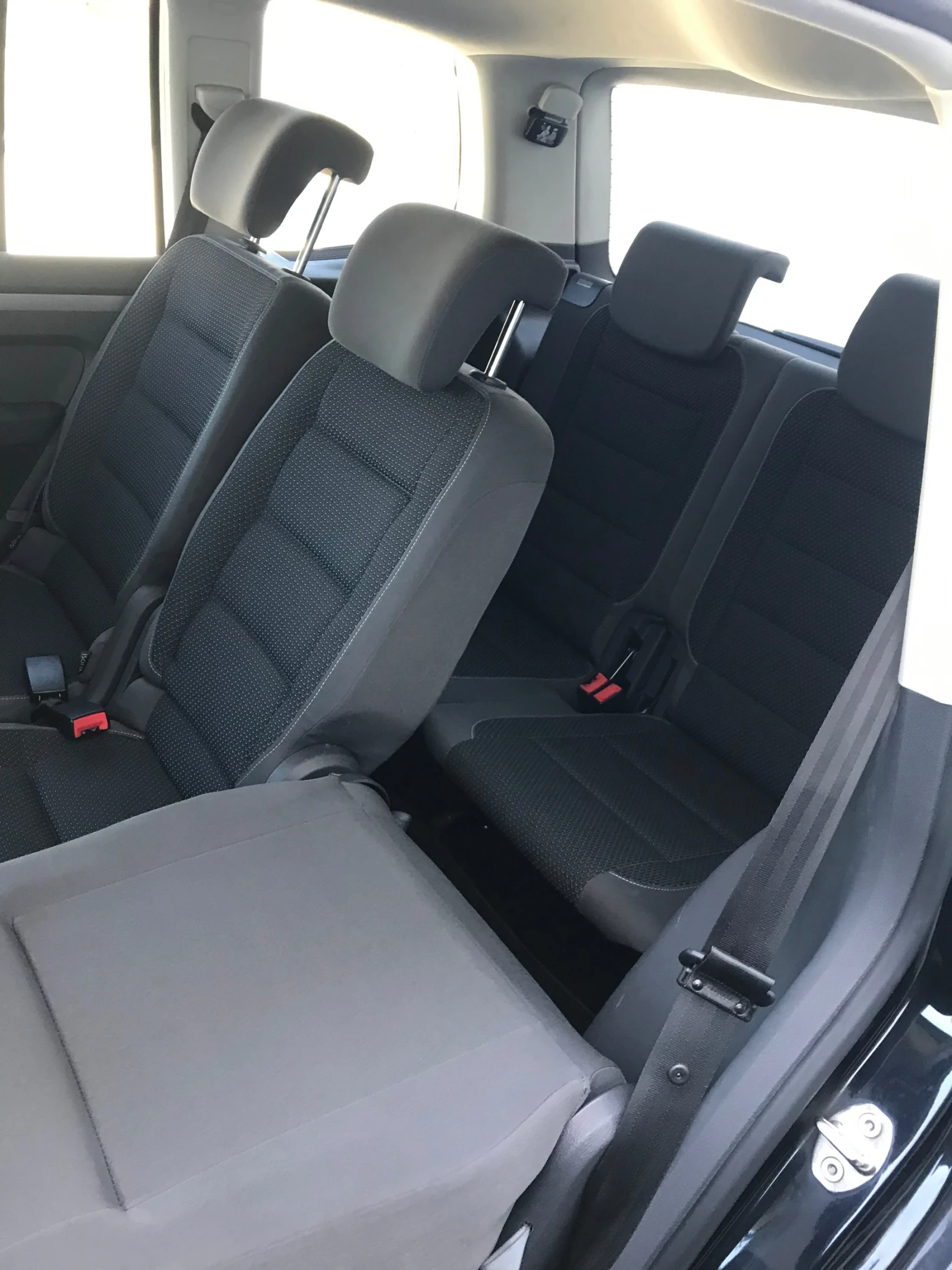 VW Touran 1.6tdi 105 7 Места, снимка 15 - Автомобили и джипове - 55477072