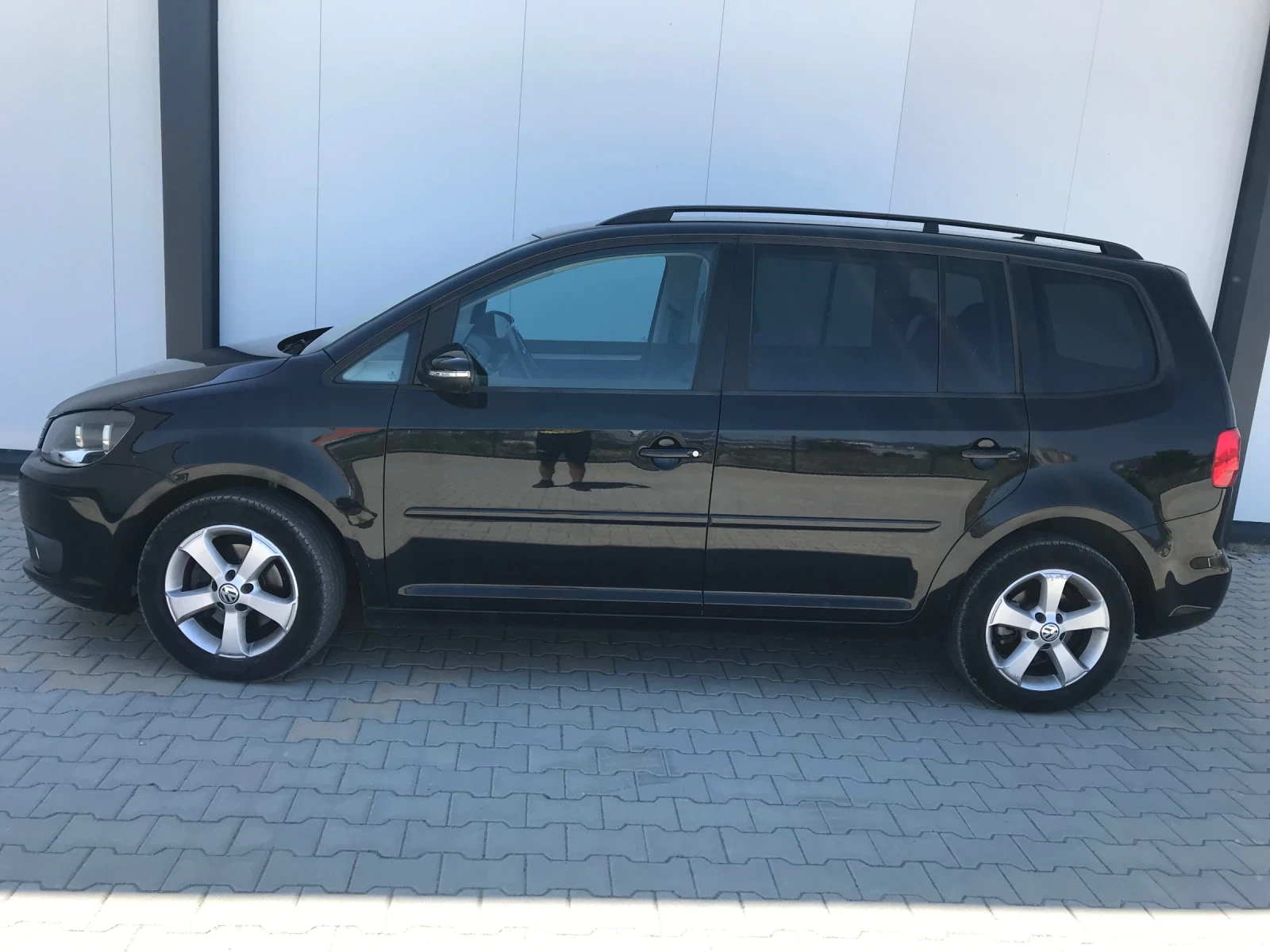 VW Touran 1.6tdi 105 7 Места, снимка 4 - Автомобили и джипове - 55477072