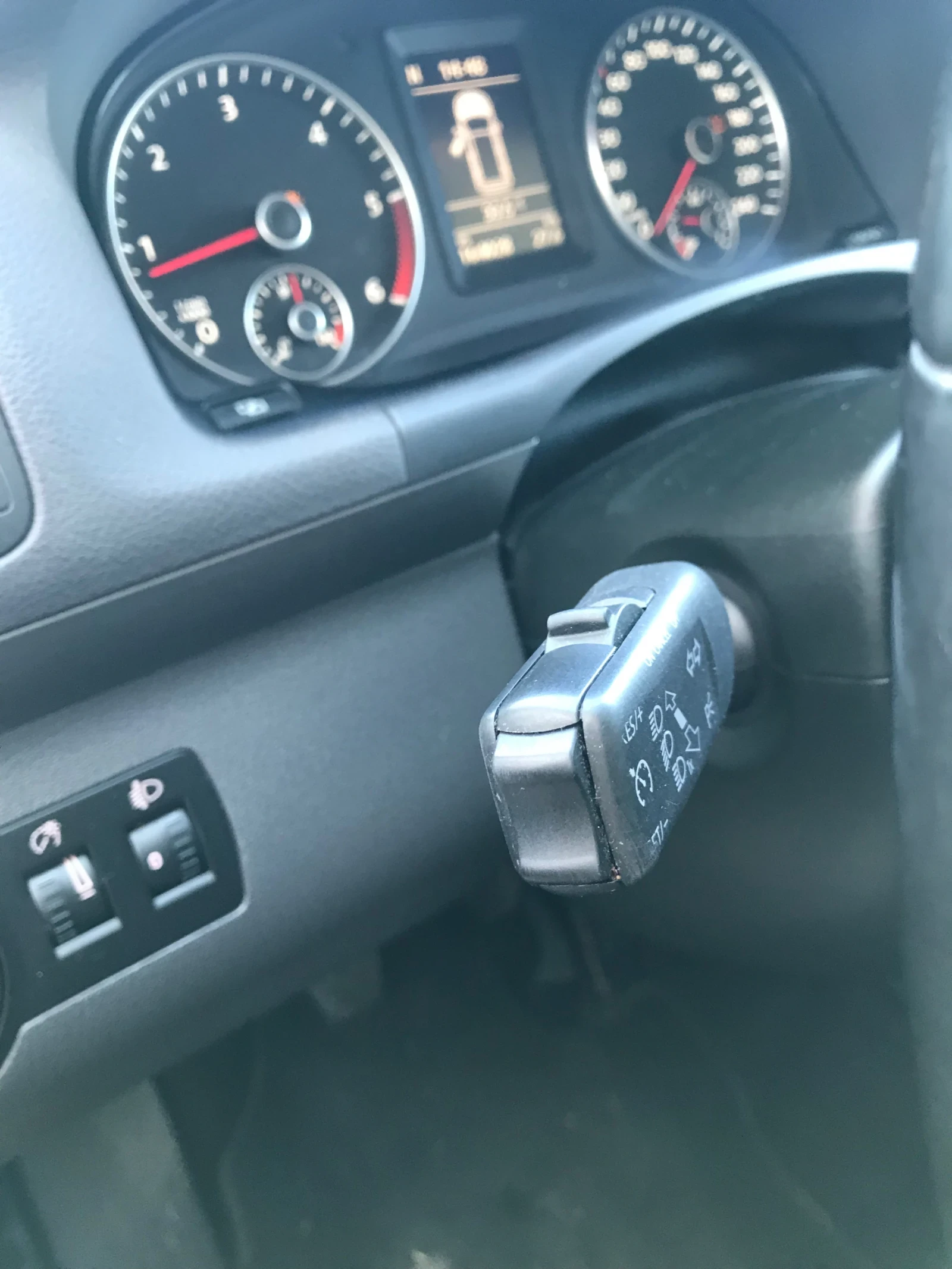 VW Touran 1.6tdi 105 7 Места, снимка 16 - Автомобили и джипове - 55477072