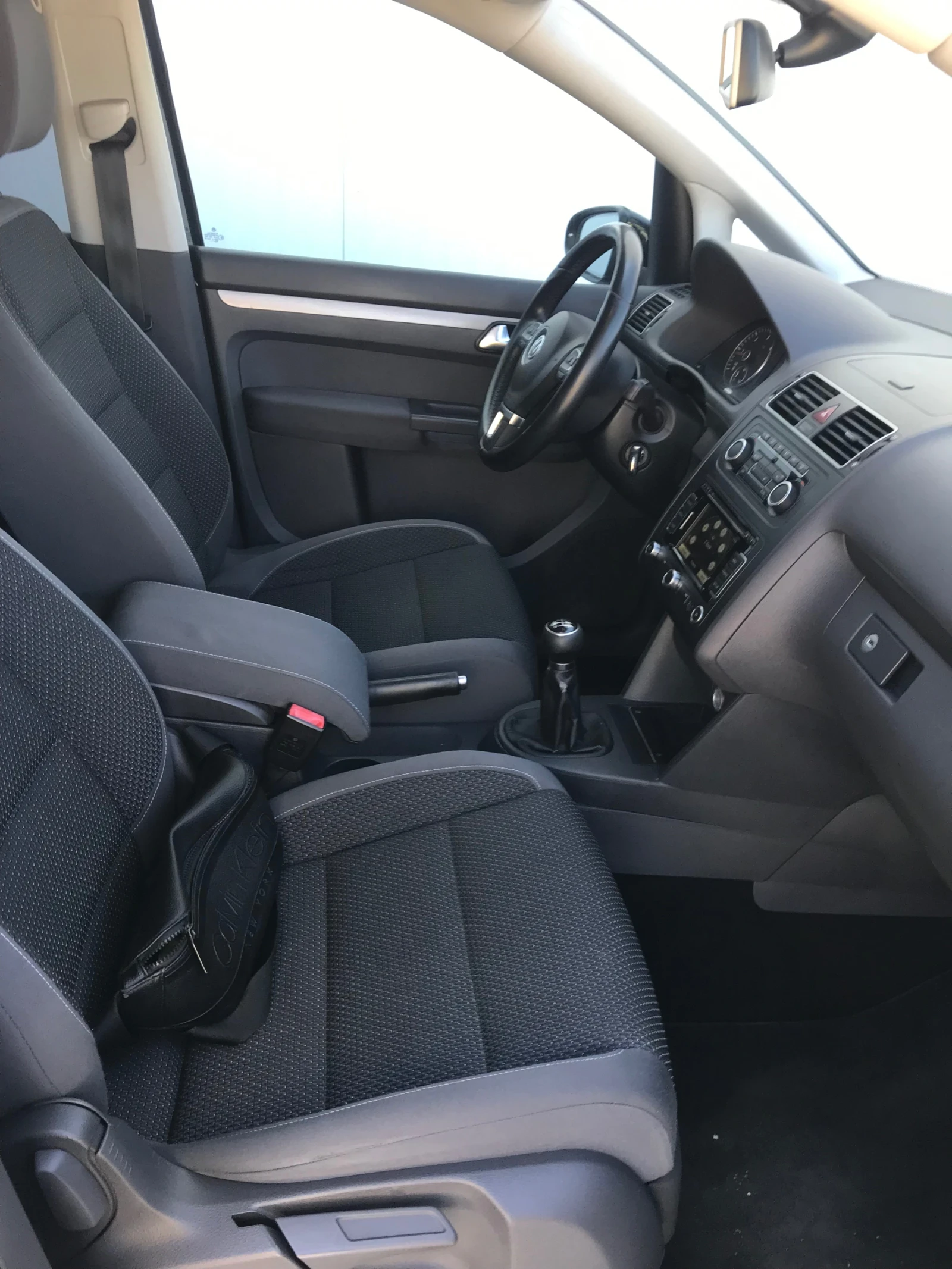 VW Touran 1.6tdi 105 7 Места, снимка 9 - Автомобили и джипове - 55477072