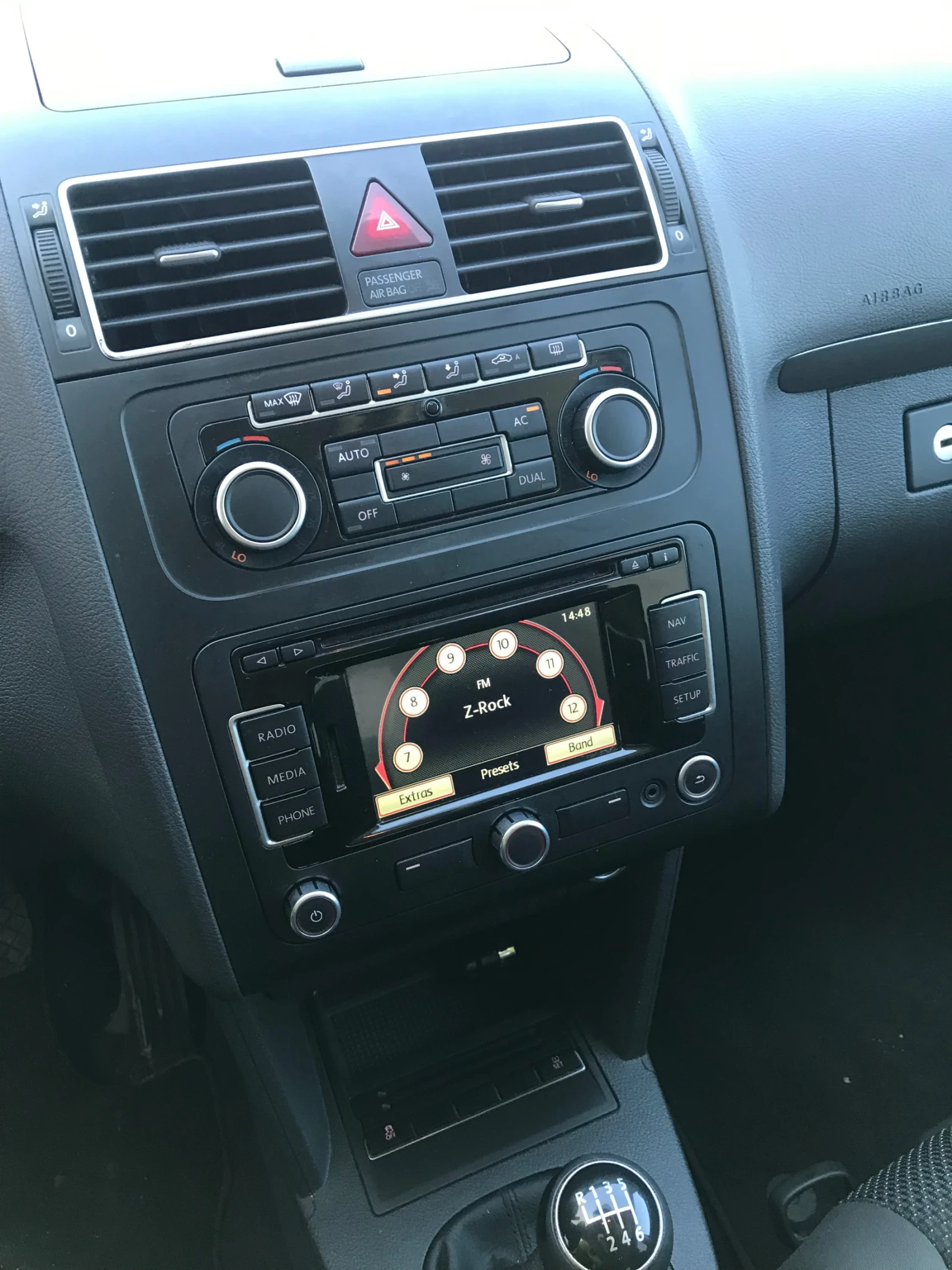 VW Touran 1.6tdi 105 7 Места, снимка 11 - Автомобили и джипове - 55477072