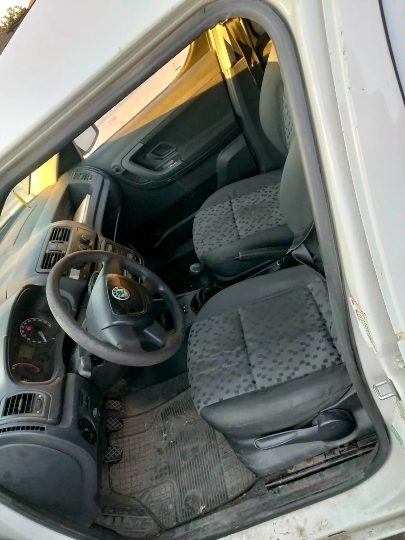 Skoda Roomster 1.2 газ бензин , снимка 4 - Автомобили и джипове - 55945466