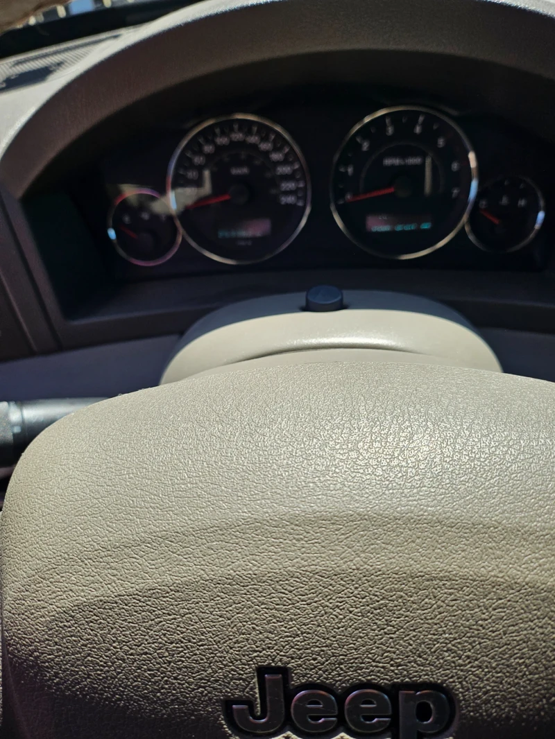 Jeep Grand cherokee Ладеро, снимка 2 - Автомобили и джипове - 52473218