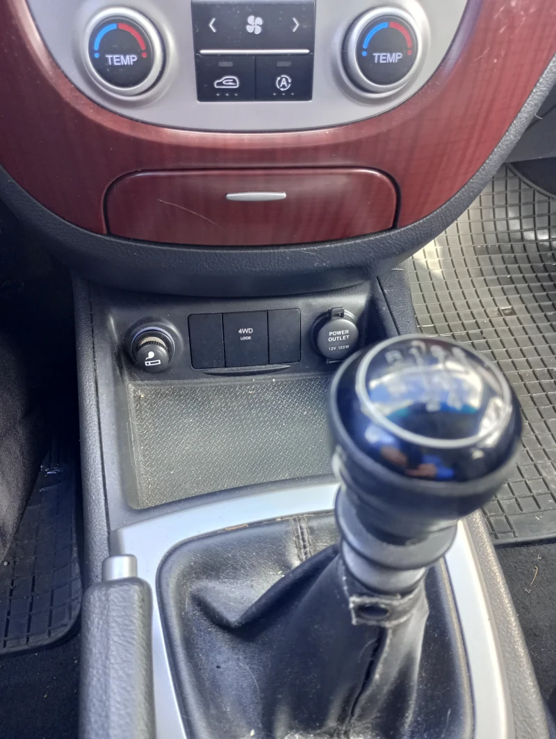 Hyundai Santa fe 2.2 CRDi 110kw  4X4, снимка 8 - Автомобили и джипове - 53524103