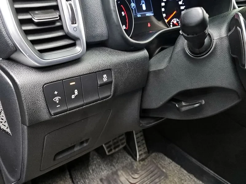 Kia Sportage 2.0 CRDi 4WD, снимка 14 - Автомобили и джипове - 54275131