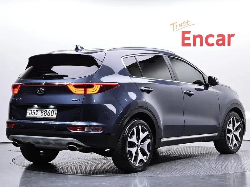 Kia Sportage 2.0 CRDi 4WD, снимка 2 - Автомобили и джипове - 54275131