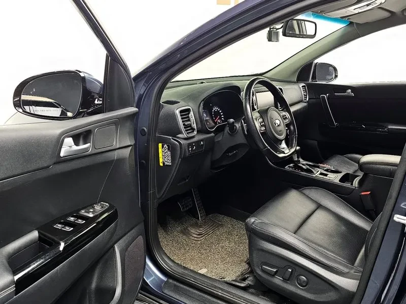 Kia Sportage 2.0 CRDi 4WD, снимка 11 - Автомобили и джипове - 54275131