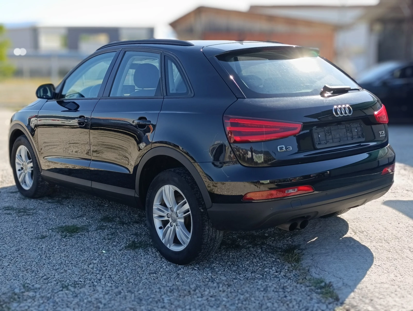 Audi Q3  2.0 TDI quattro  - изображение 3