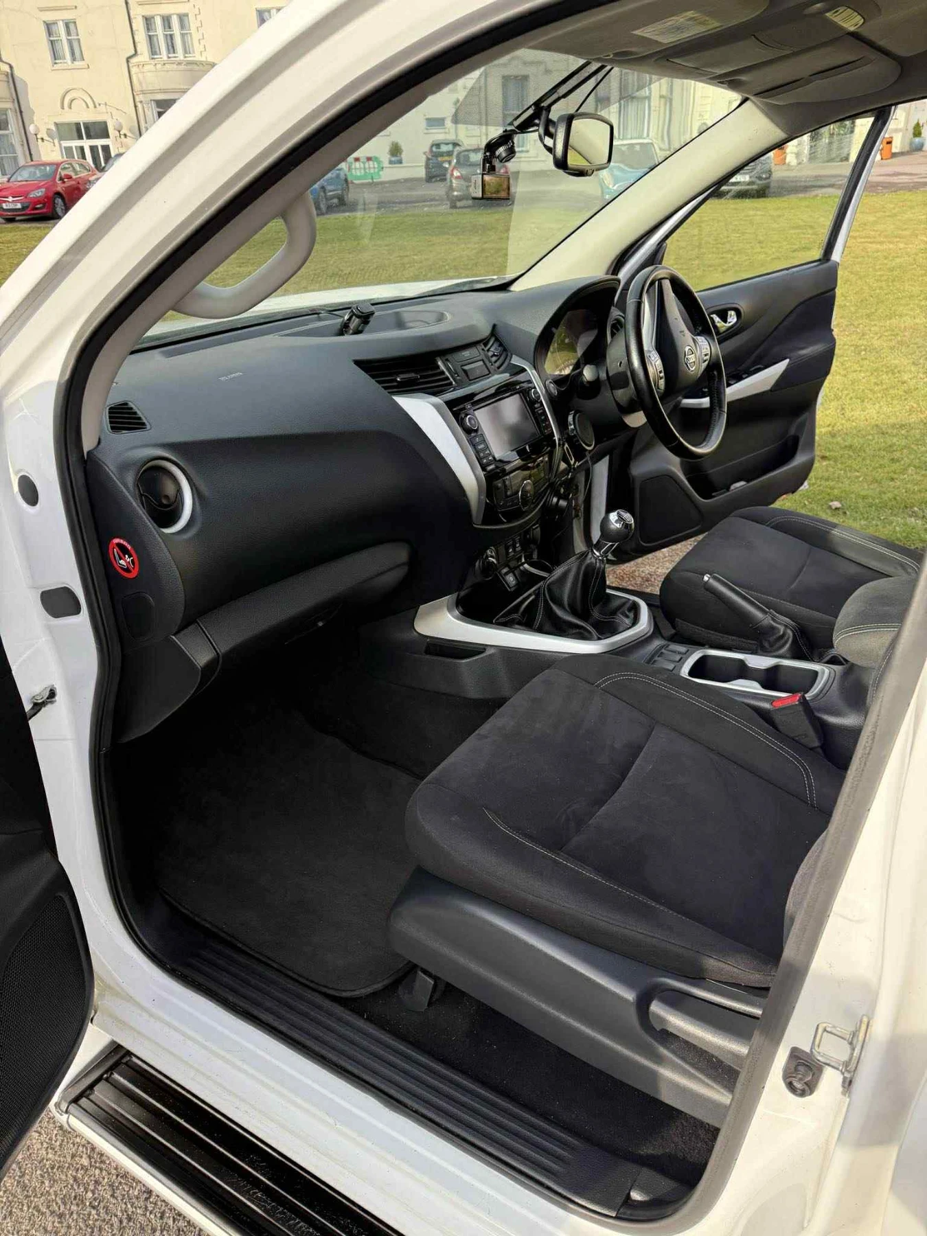 Nissan Navara, снимка 4 - Автомобили и джипове - 54155538