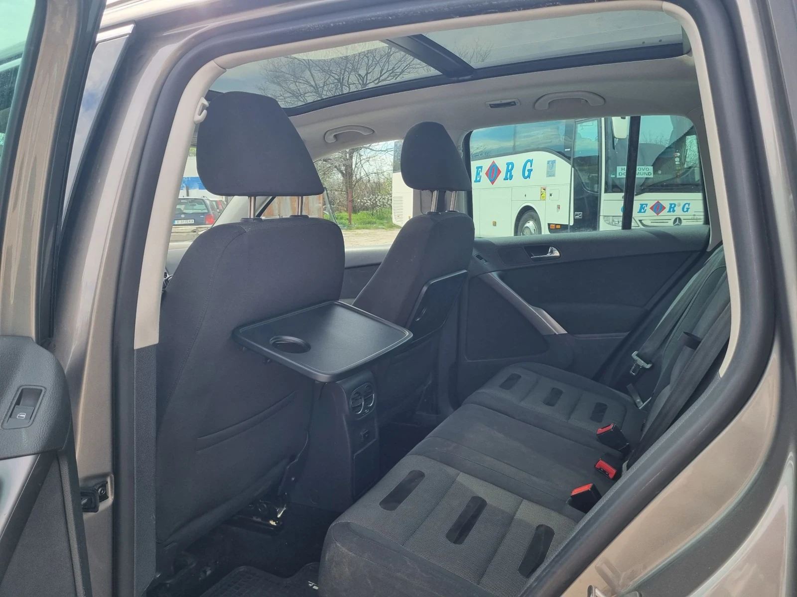 VW Tiguan 2.0tdi avtomat, снимка 9 - Автомобили и джипове - 54180669