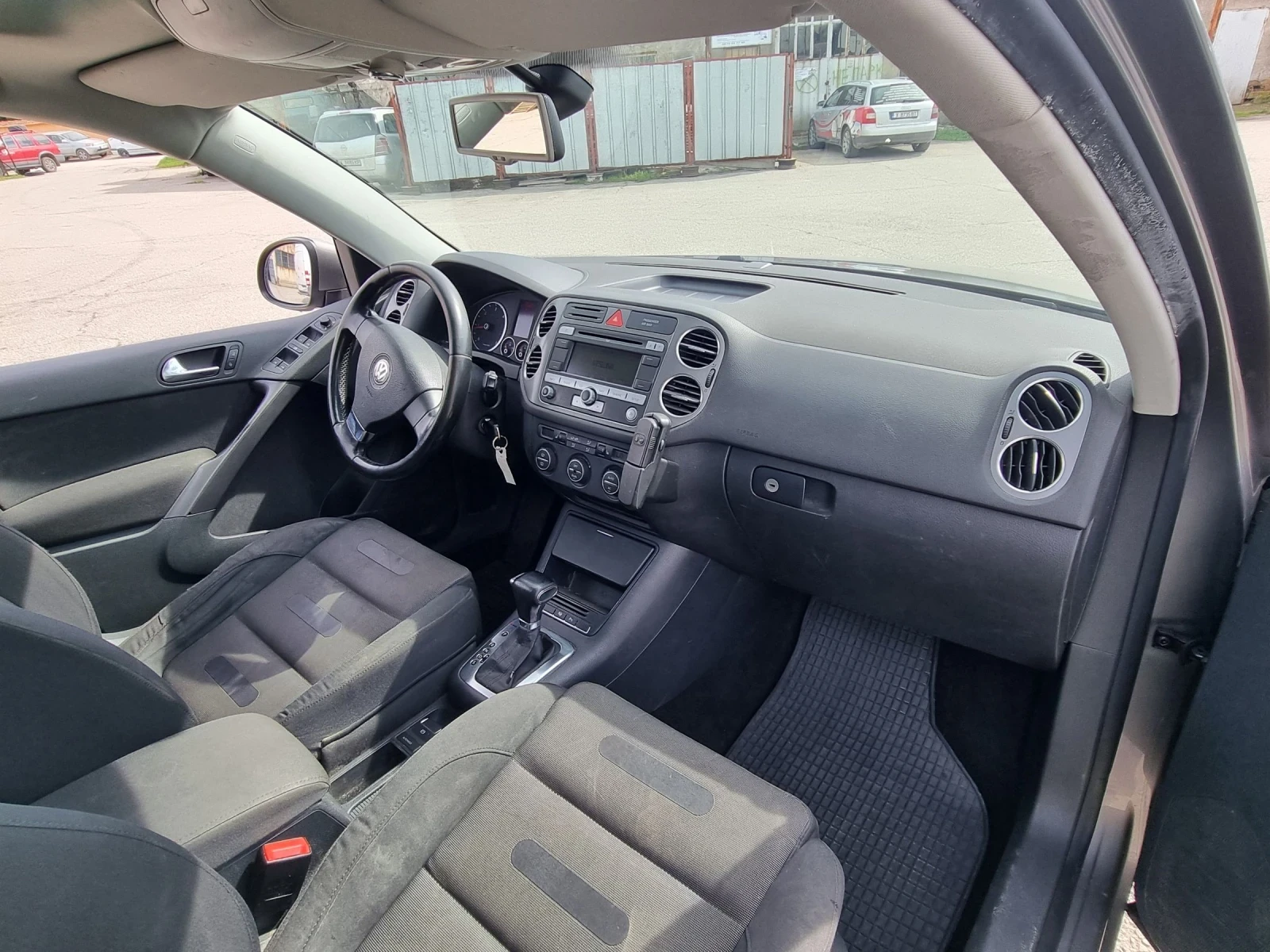 VW Tiguan 2.0tdi avtomat, снимка 4 - Автомобили и джипове - 54180669