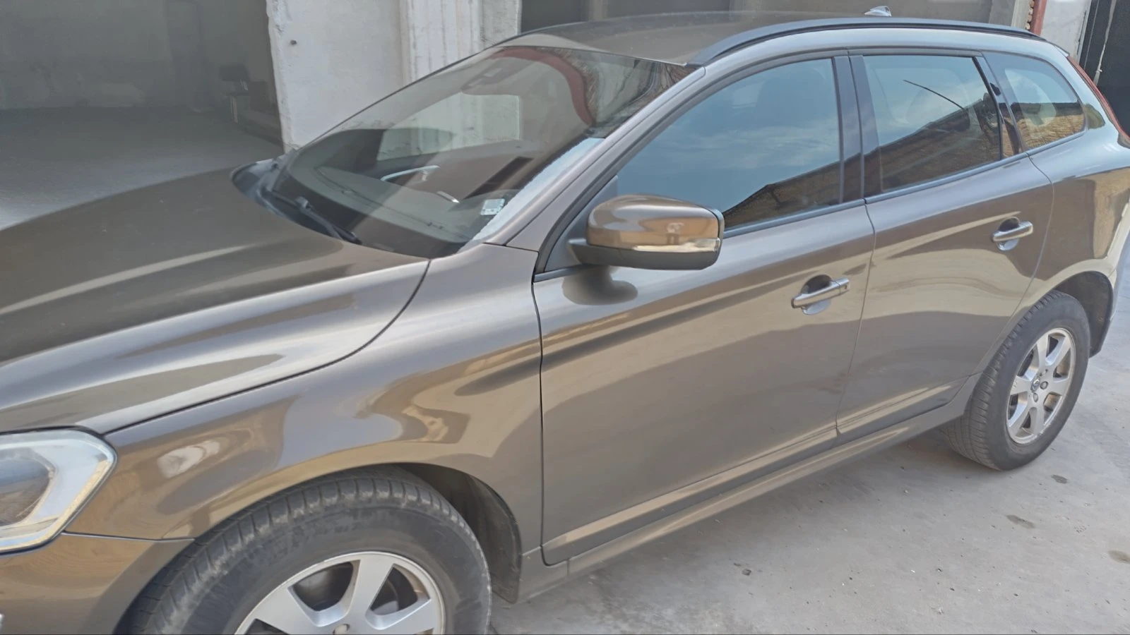Volvo XC60 D4, снимка 2 - Автомобили и джипове - 55133044