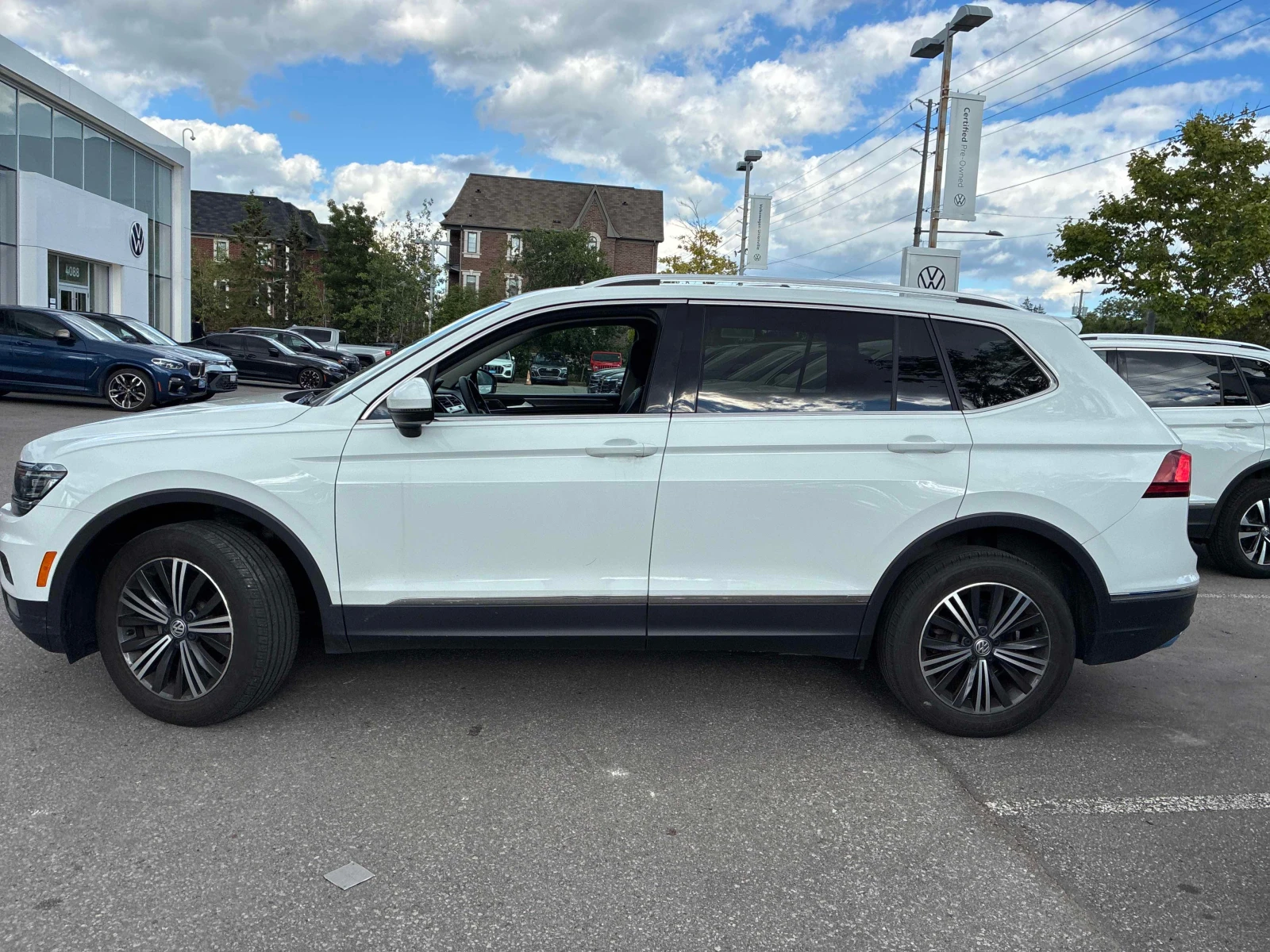 VW Tiguan * Highline * CARFAX * ОПЦИЯ ЗА ФИНАНСИРАНЕ , снимка 2 - Автомобили и джипове - 55987900