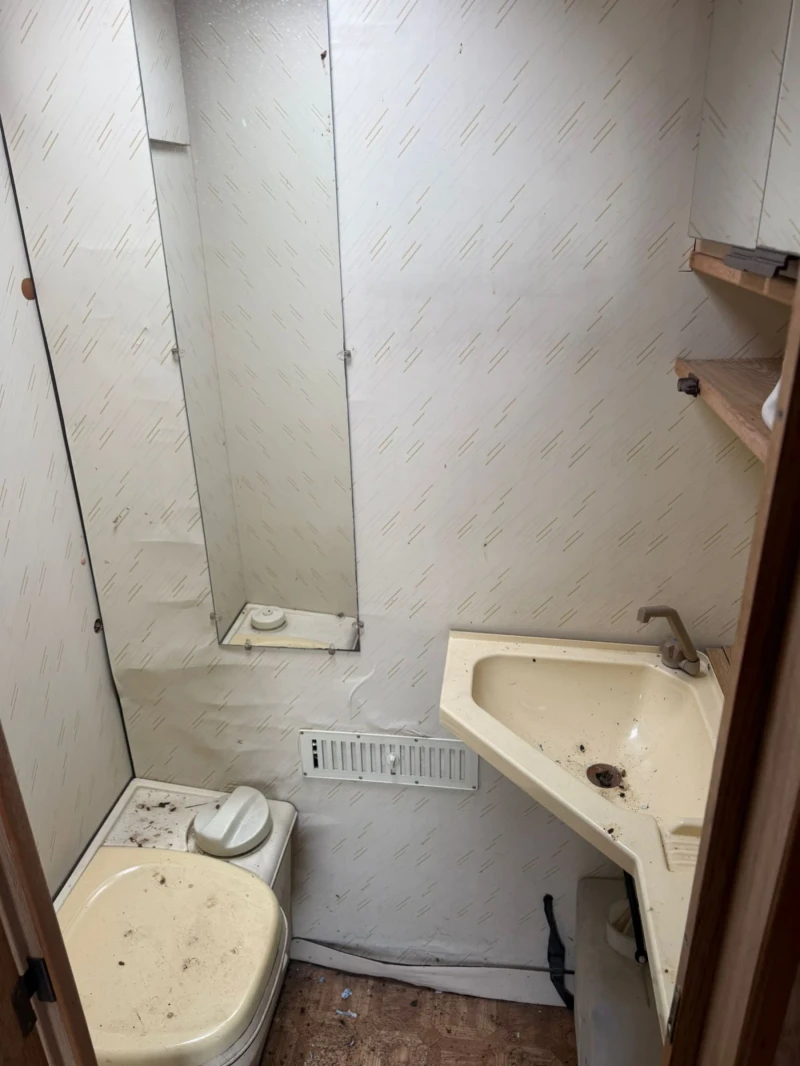 Каравана Vitesse Viking, снимка 10 - Каравани и кемпери - 53019936