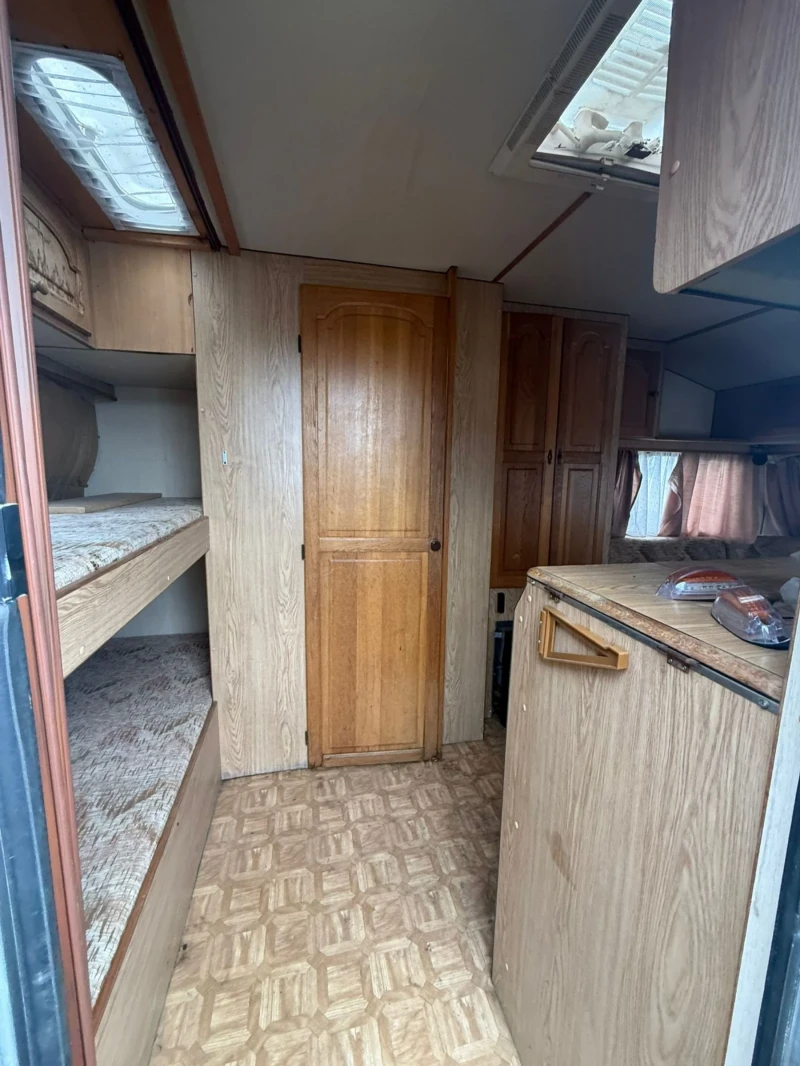 Каравана Vitesse Viking, снимка 8 - Каравани и кемпери - 53019936