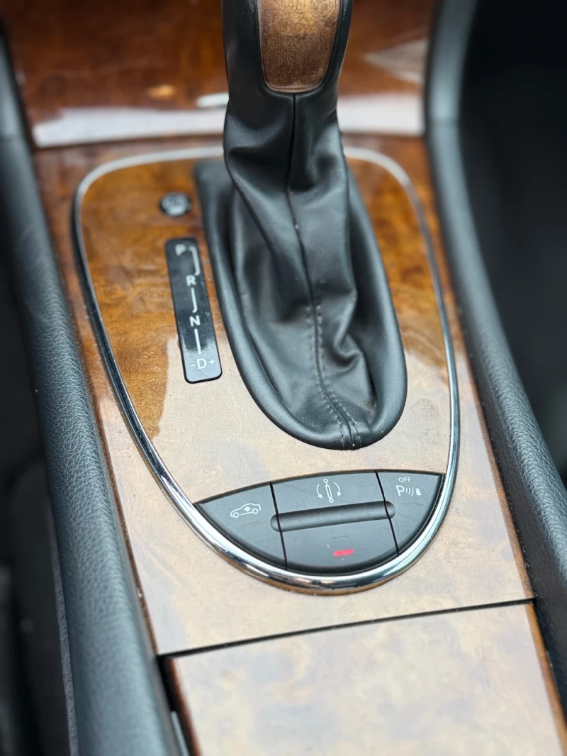 Mercedes-Benz E 500 * НОВ ВНОС* ТОП ТОП ТОП ЦЕНА* H&K* ОБДУХВАНЕ* , снимка 8 - Автомобили и джипове - 52478046