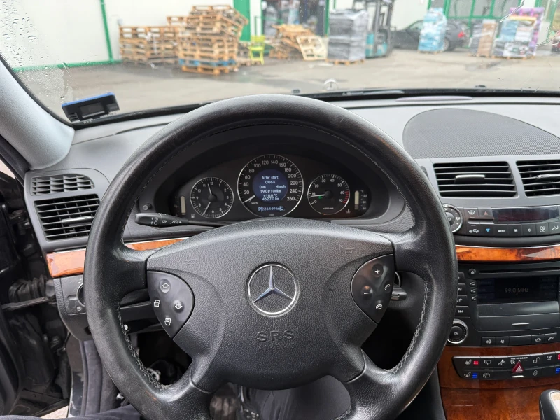 Mercedes-Benz E 500 * НОВ ВНОС* ТОП ТОП ТОП ЦЕНА* H&K* ОБДУХВАНЕ* , снимка 9 - Автомобили и джипове - 52478046