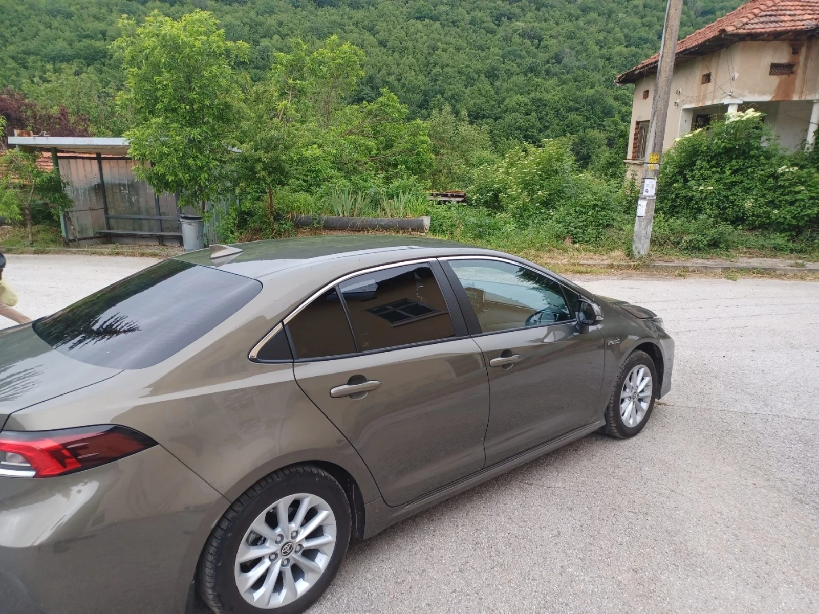 Toyota Corolla 1.8 HIBRID 35000 КМ - изображение 4