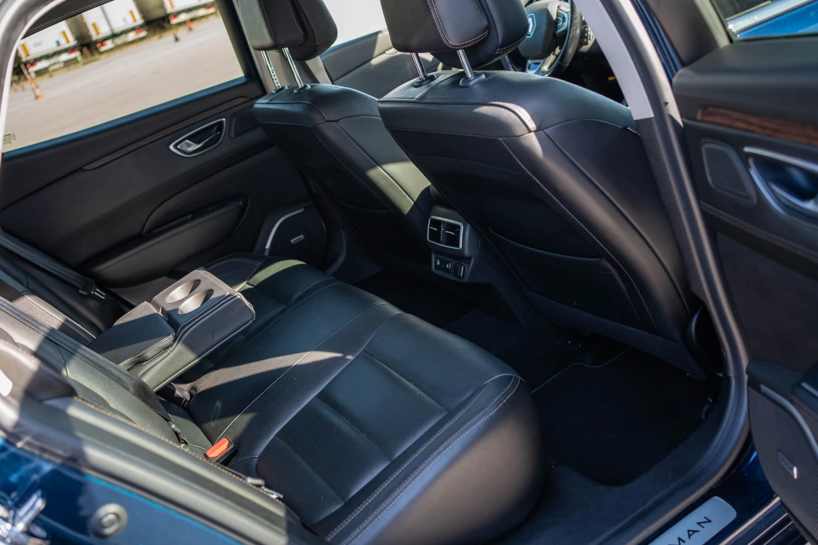 Renault Talisman 1.6 TCe intense 4-control, снимка 12 - Автомобили и джипове - 53847745