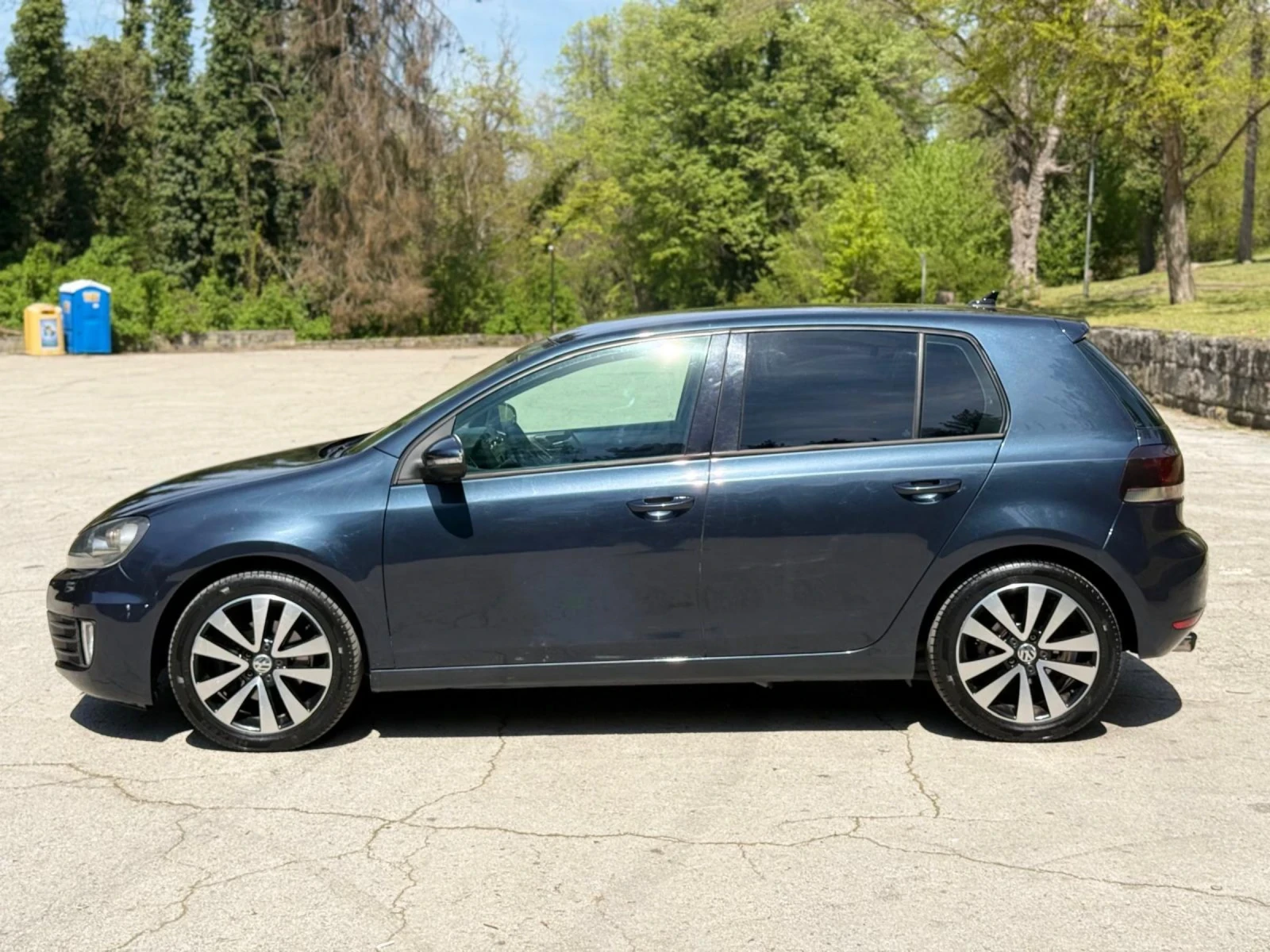 VW Golf 2.0 TDI/НАПЪЛНО ОБСЛУЖЕНА/НОВИ ГУМИ+ ВС. ПЛАТЕНO.., снимка 7 - Автомобили и джипове - 54385082