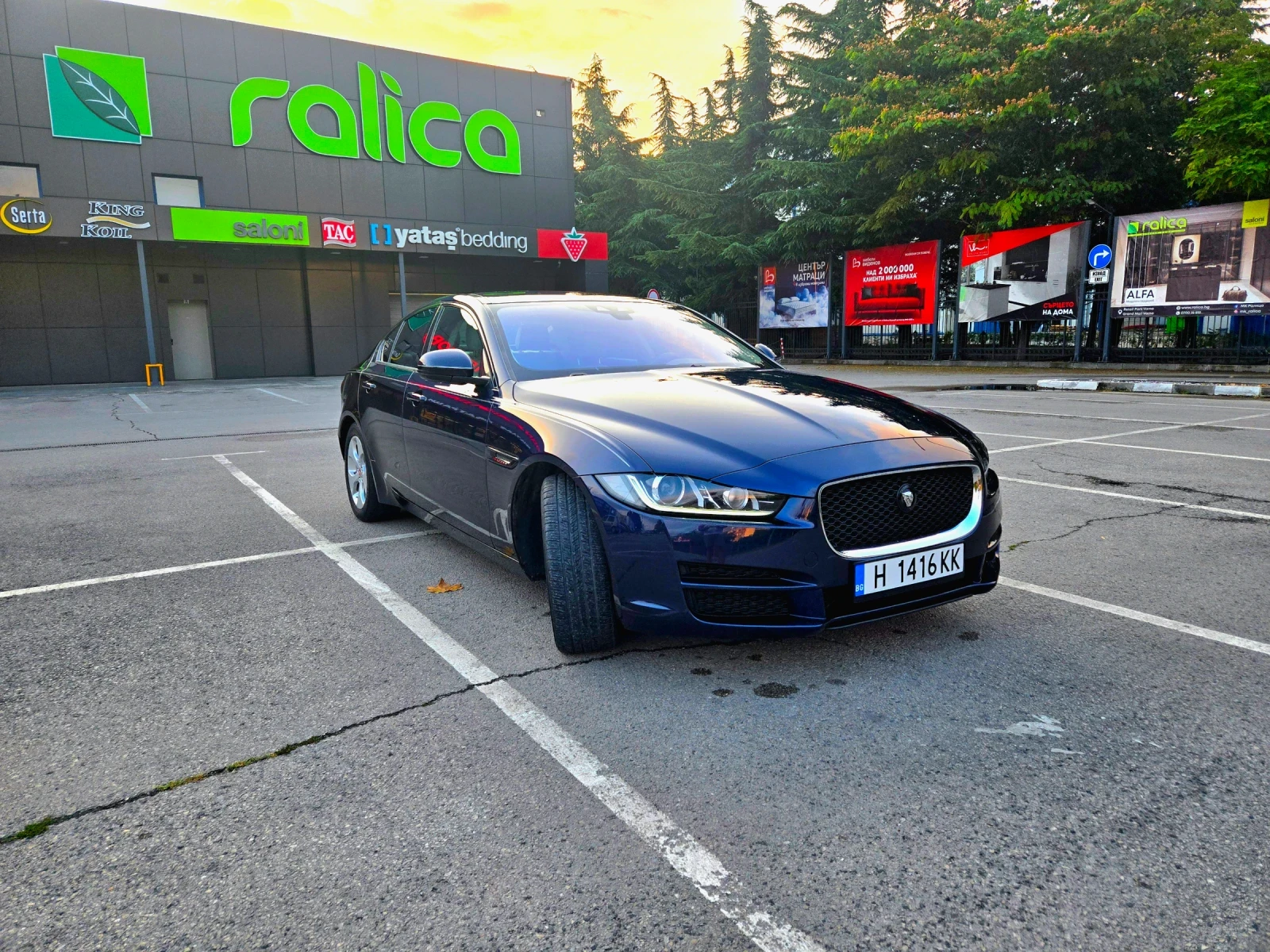 Jaguar XE 2.0 Ecoboost, снимка 3 - Автомобили и джипове - 55425938