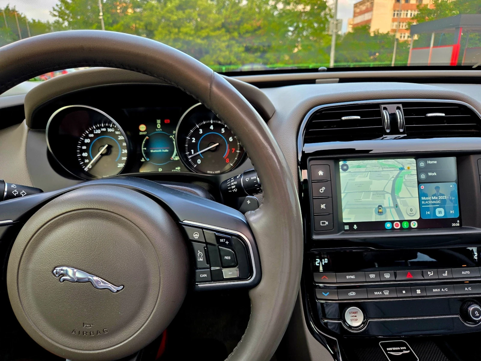 Jaguar XE 2.0 Ecoboost, снимка 11 - Автомобили и джипове - 55425938