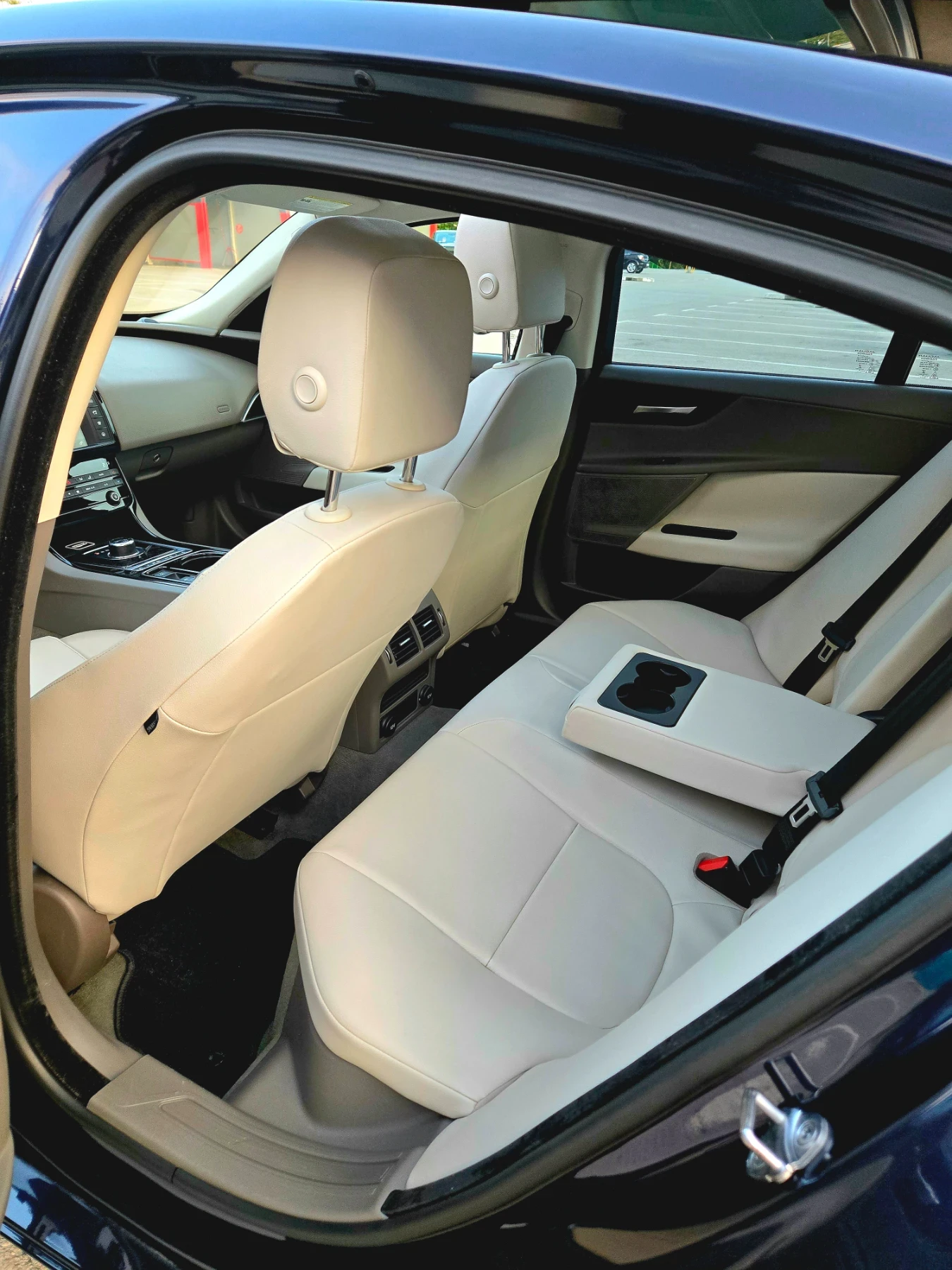 Jaguar XE 2.0 Ecoboost, снимка 9 - Автомобили и джипове - 55425938
