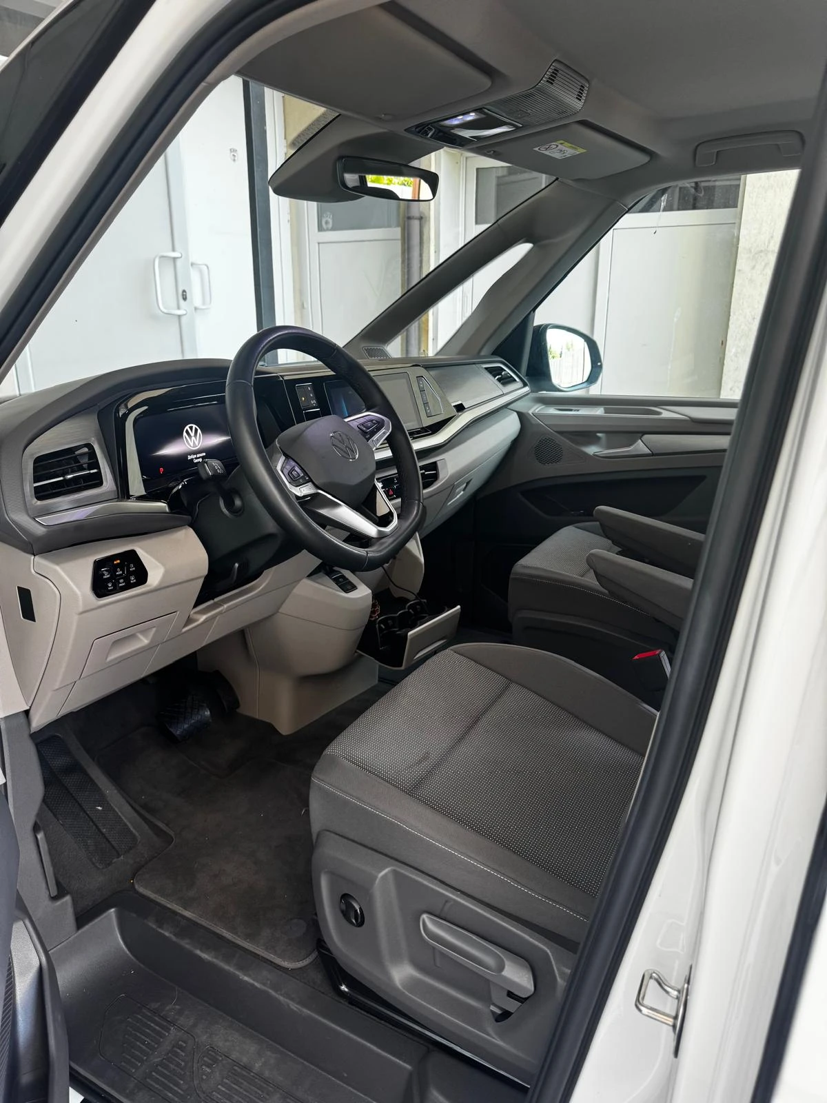 VW Multivan Life L 2.0 TDI DSG 150 к.с., снимка 11 - Автомобили и джипове - 55440752