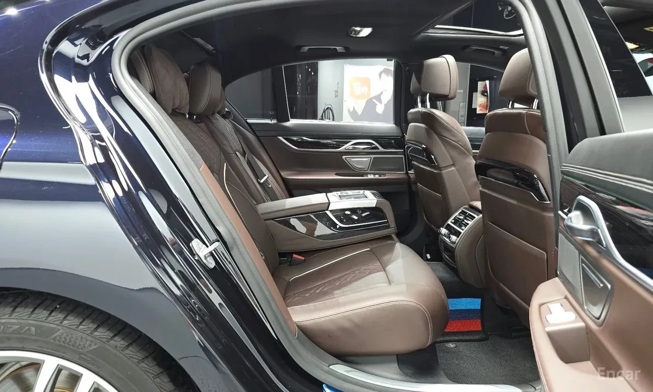 BMW 730 xDrive* M-pack* ОБДУХ* МАСАЖ* 360VIEW* HUD* FULL, снимка 17 - Автомобили и джипове - 55753966
