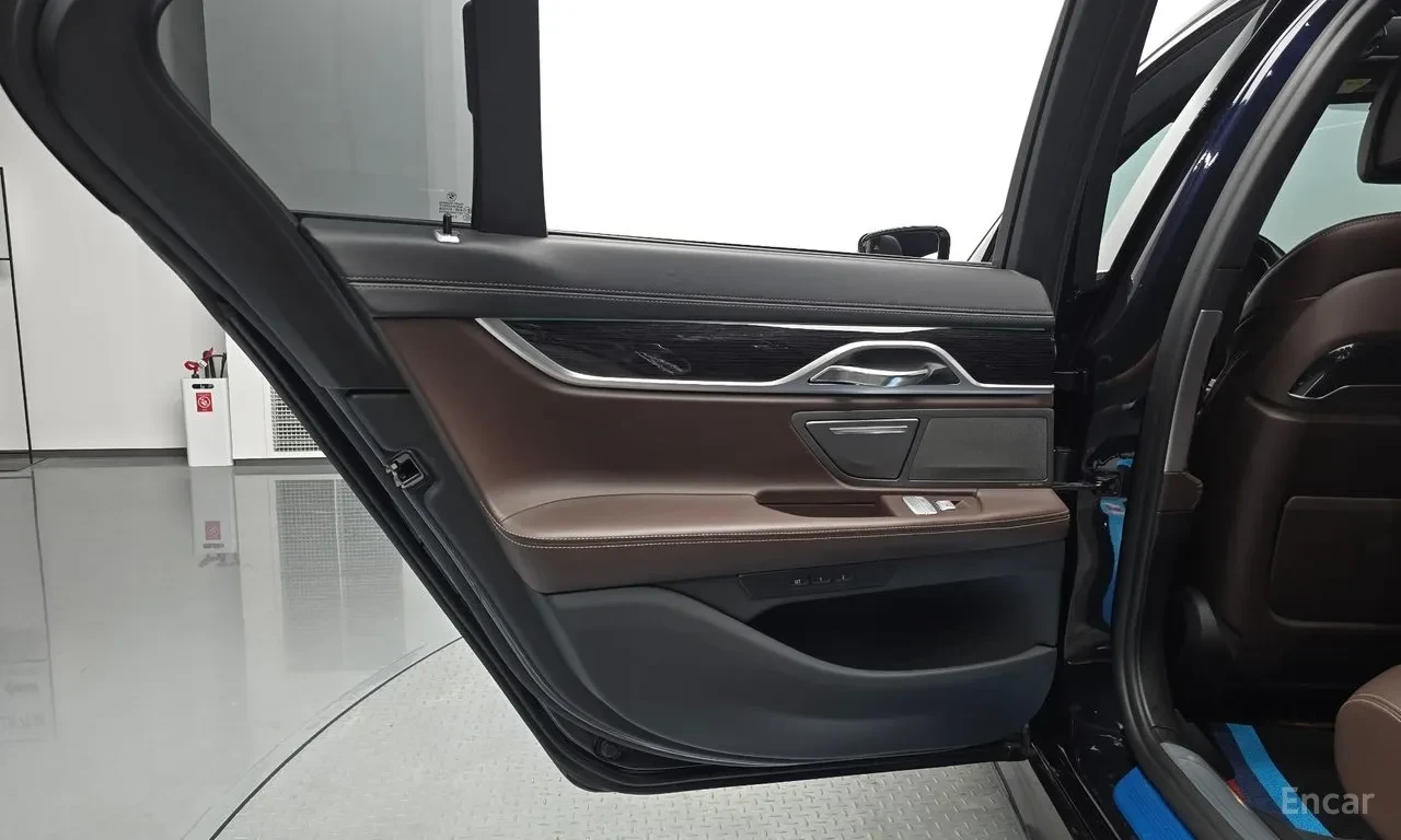BMW 730 xDrive* M-pack* ОБДУХ* МАСАЖ* 360VIEW* HUD* FULL, снимка 16 - Автомобили и джипове - 55753966