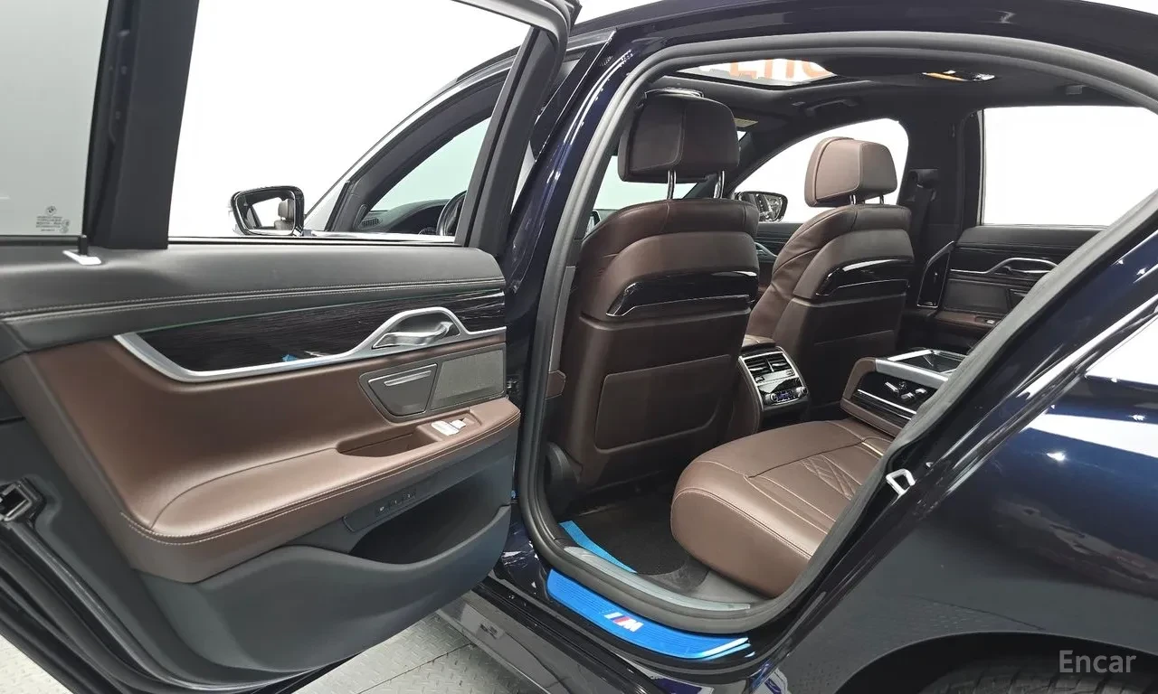 BMW 730 xDrive* M-pack* ОБДУХ* МАСАЖ* 360VIEW* HUD* FULL, снимка 15 - Автомобили и джипове - 55753966