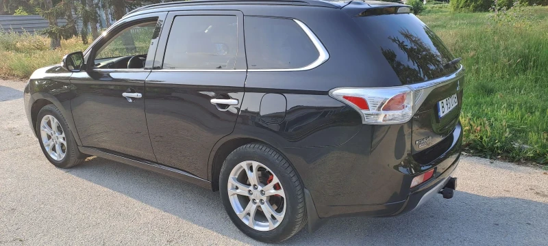 Mitsubishi Outlander, снимка 3 - Автомобили и джипове - 52282747