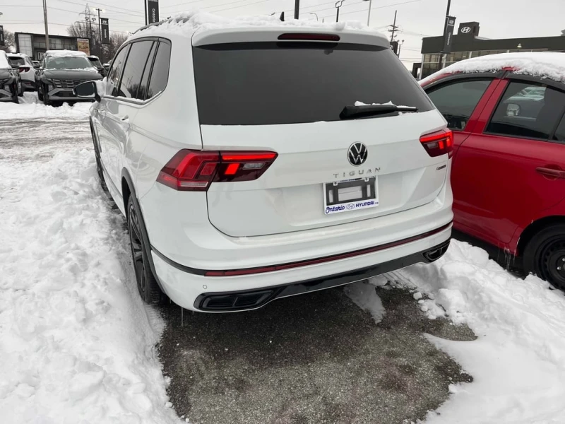 VW Tiguan 2023 Comfortline R Line Black Edition * CARFAX * , снимка 5 - Автомобили и джипове - 52879729