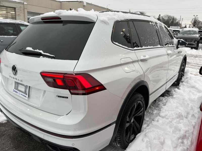 VW Tiguan 2023 Comfortline R Line Black Edition * CARFAX * , снимка 4 - Автомобили и джипове - 52879729