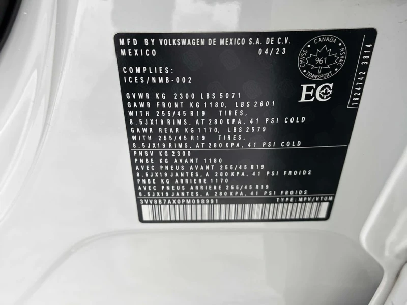 VW Tiguan 2023 Comfortline R Line Black Edition * CARFAX * , снимка 11 - Автомобили и джипове - 52879729