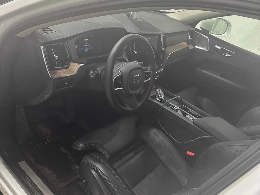 Volvo XC60 * ULTIMATE BRIGHT THEM * CARFAX * ЦЕНА ДО БГ - изображение 7