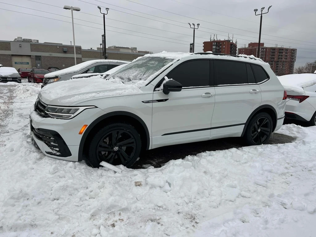 VW Tiguan 2023 Comfortline R Line Black Edition * CARFAX *  - изображение 3