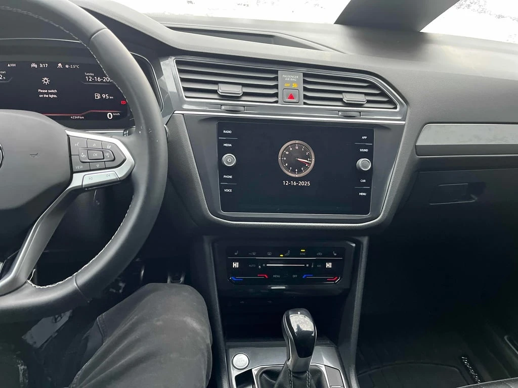 VW Tiguan 2023 Comfortline R Line Black Edition * CARFAX *  - изображение 9